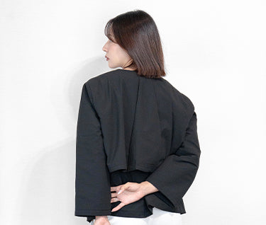機構が外から見えないシルエットのうしろ姿